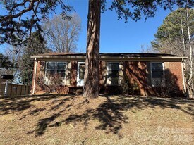 4428 Brooktree Dr in Charlotte, NC - Building Photo