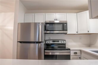 728 Beverage Hill Ave, Unit 11 in Pawtucket, RI - Building Photo - Building Photo