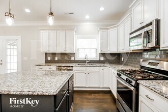 4669 Pebble Lake Dr in Winston-Salem, NC - Foto de edificio - Building Photo