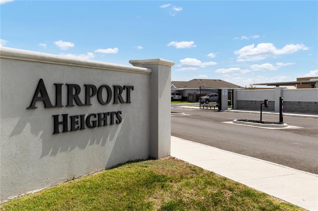 300 S Retama Ln in Weslaco, TX - Foto de edificio