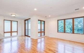 17 Meadow Rd in Rutherford, NJ - Building Photo - Building Photo