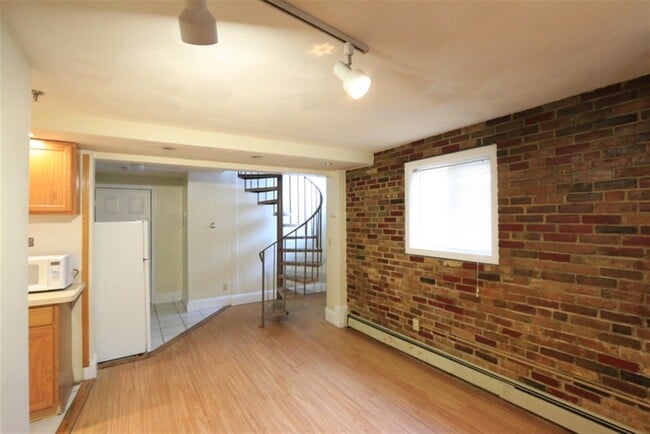 12 Mount Auburn St, Unit 2