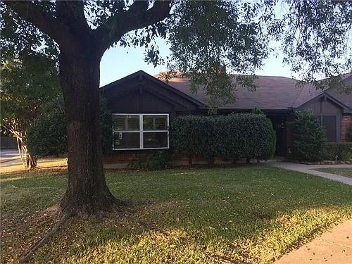 2601 Shady Turf Ct in Bedford, TX - Building Photo
