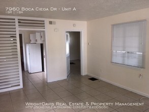 7960 Boca Ciega Dr-Unit -Unit A in St Pete Beach, FL - Building Photo - Building Photo