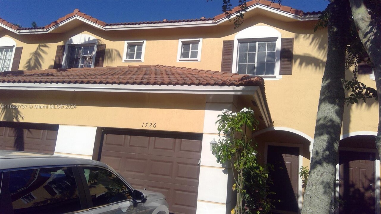 1726 SW 81st Ter in North Lauderdale, FL - Foto de edificio