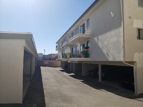 Via Del Amo Apartments in Torrance, CA - Building Photo - Building Photo