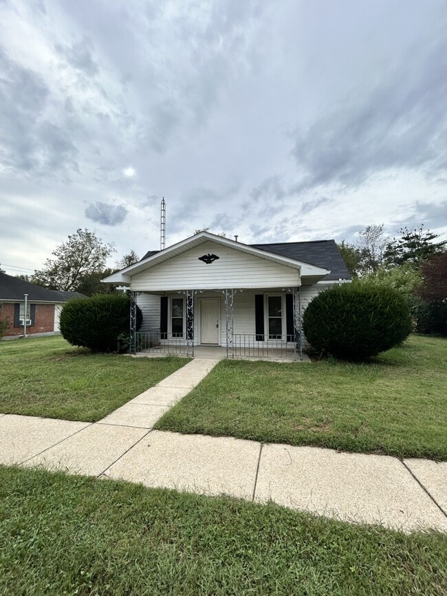 157 Highland Ave in Smiths Grove, KY - Building Photo - Building Photo