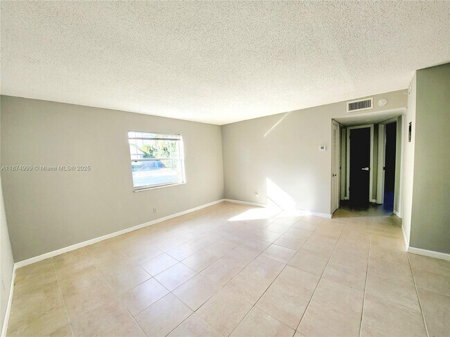 191 SW 15th St in Pompano Beach, FL - Foto de edificio - Building Photo