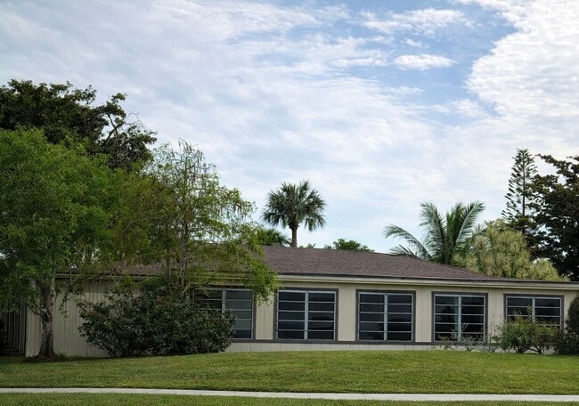 1201 Pine Sage Cir in West Palm Beach, FL - Building Photo - Building Photo