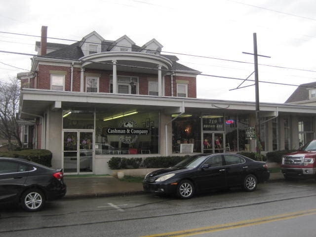 205 W Main St in Monongahela, PA - Foto de edificio - Building Photo