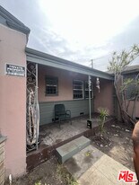 7720 S Hoover St in Los Angeles, CA - Building Photo