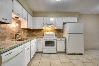 1606 Leona Dr in College Station, TX - Building Photo - Building Photo