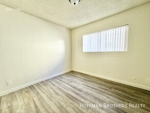 6729 Cleon Ave, Unit 2 in Los Angeles, CA - Foto de edificio - Building Photo