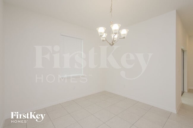 328 Corbel Ln in Bartow, FL - Foto de edificio - Building Photo