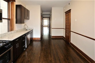 2523 N California Ave-Unit -A in Chicago, IL - Foto de edificio - Building Photo