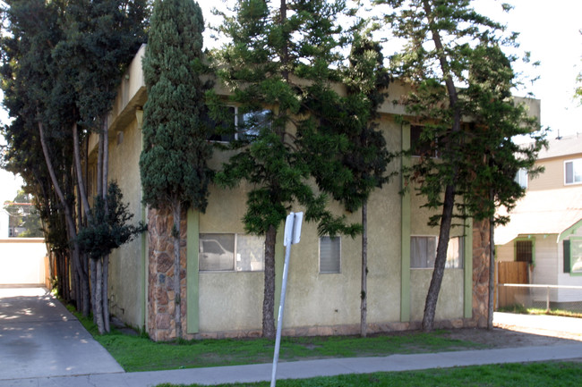 3244 E Wilton St in Long Beach, CA - Foto de edificio - Building Photo