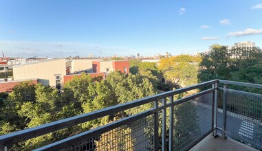 100 N Hermitage Ave in Chicago, IL - Building Photo - Building Photo