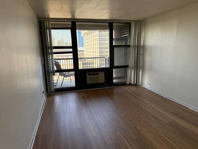 2605 S Indiana Ave, Unit 1005 in Chicago, IL - Building Photo - Building Photo