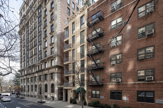 8 W 65th St in New York, NY - Building Photo - Building Photo