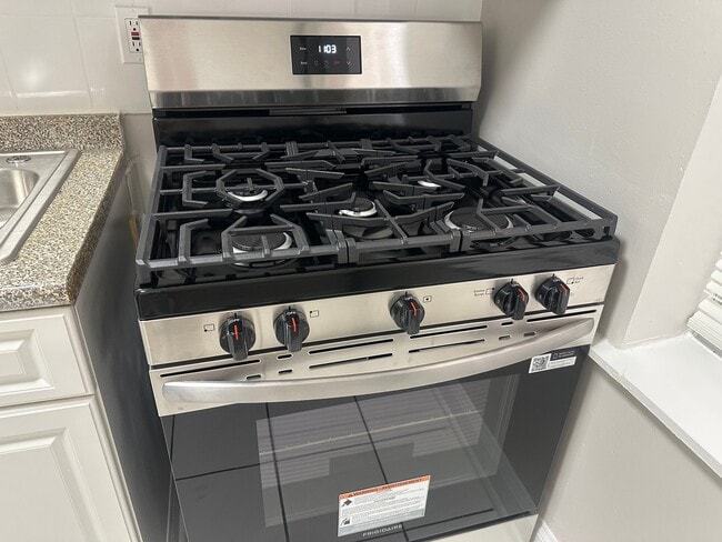 332 61st St, Unit B3 in West New York, NJ - Foto de edificio - Building Photo