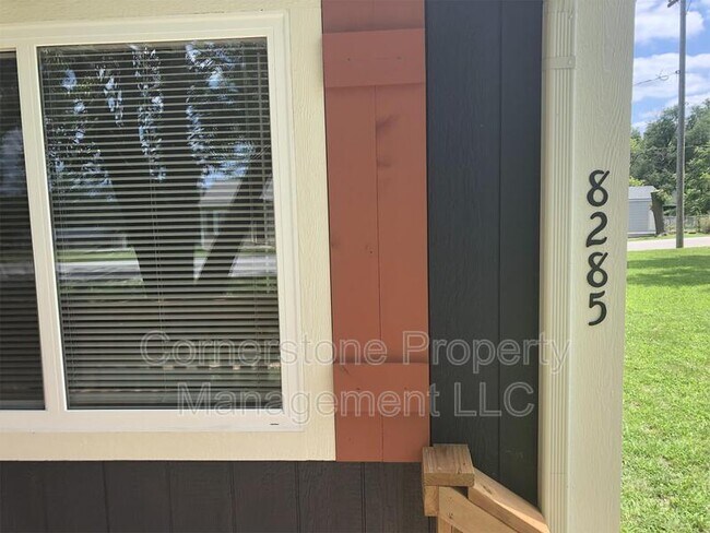 8285 Center Dr in De Soto, KS - Building Photo - Building Photo