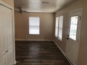 614 Daniels St in Hastings, FL - Foto de edificio - Building Photo