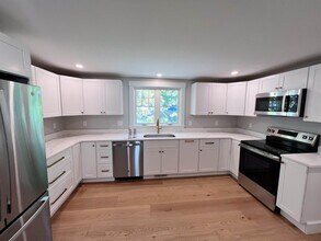 189 Colonial Dr in Portsmouth, NH - Building Photo - Building Photo