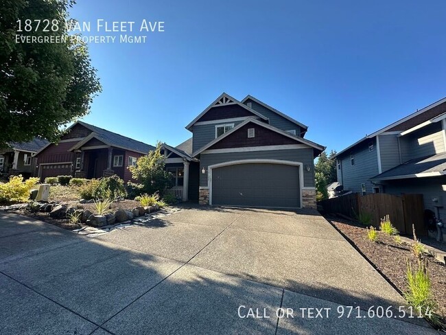 18728 Van Fleet Ave in Sandy, OR - Building Photo - Building Photo