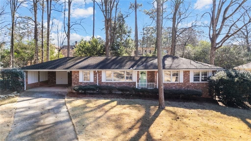 2038 S Akin Dr in Atlanta, GA - Foto de edificio