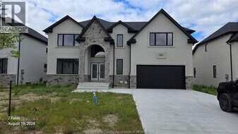 214 Cowan Ct in Amherstburg, ON - Building Photo