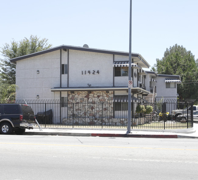 11924 Vanowen St in North Hollywood, CA - Building Photo - Building Photo