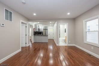 24 Dean St in West Orange, NJ - Building Photo - Building Photo