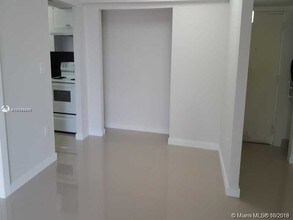 1720 NW N River Dr, Unit 406 in Miami, FL - Foto de edificio - Building Photo