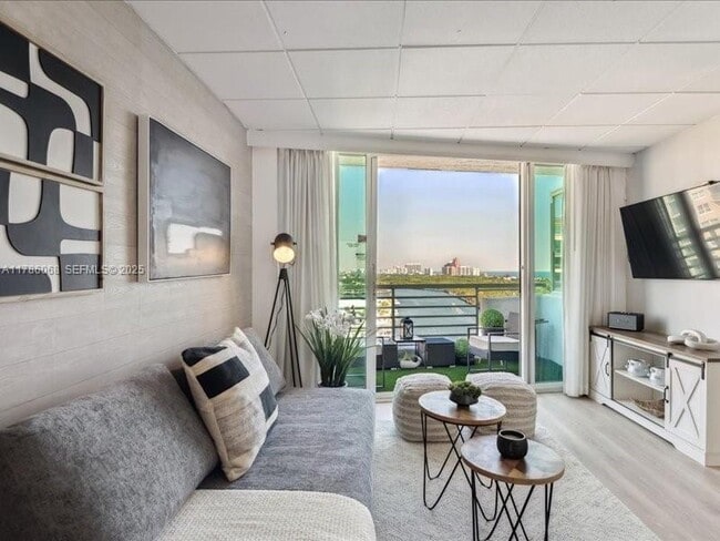 2670 E Sunrise Blvd in Fort Lauderdale, FL - Foto de edificio - Building Photo