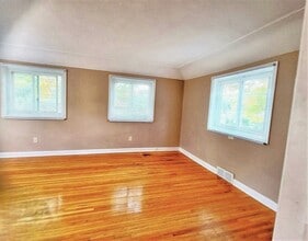 823 Elm St in Hudson, WI - Building Photo - Building Photo