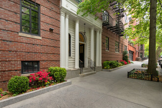 235 Lincoln Pl in Brooklyn, NY - Foto de edificio - Building Photo