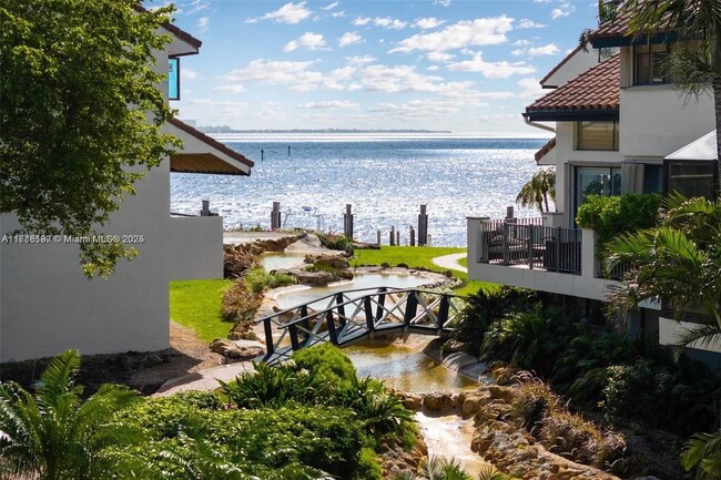 property at 2000 S Bayshore Dr