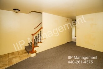 11 Trenton Square in Euclid, OH - Building Photo - Building Photo