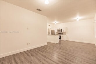 445 NW 77th St, Unit 445 in Miami, FL - Building Photo - Building Photo