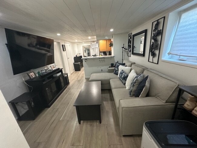 3527 Mallard Rd in Levittown, NY - Building Photo - Building Photo