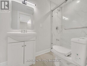 3 Crossmore Cres in Cambridge, ON - Building Photo - Building Photo