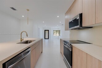 4210 NW 11th Ave in Miami, FL - Building Photo - Building Photo