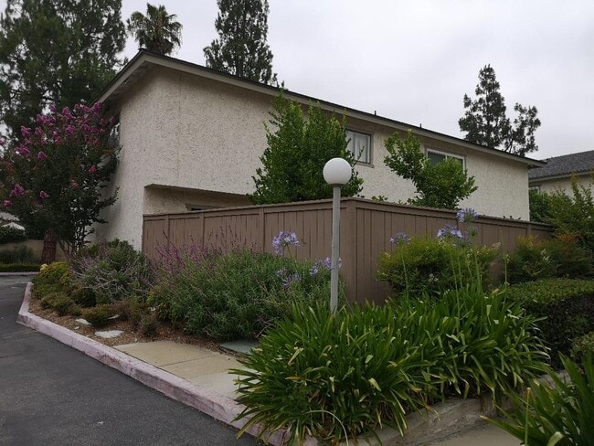 609 S College Ave in Claremont, CA - Building Photo - Building Photo