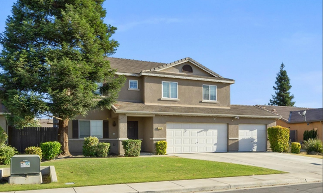 11723 Holabird Ave in Bakersfield, CA - Foto de edificio - Building Photo