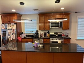 383 Hyde Park Ave, Unit 2 in Boston, MA - Building Photo - Building Photo