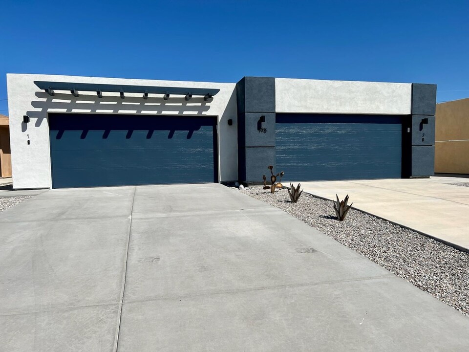186 Palm Ave in Bullhead City, AZ - Building Photo