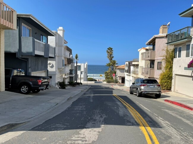 1411 Manhattan Ave, Unit D in Manhattan Beach, CA - Foto de edificio - Building Photo