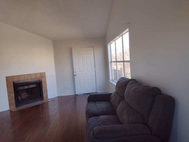 933 Park Plaza Dr in Austin, TX - Building Photo - Building Photo
