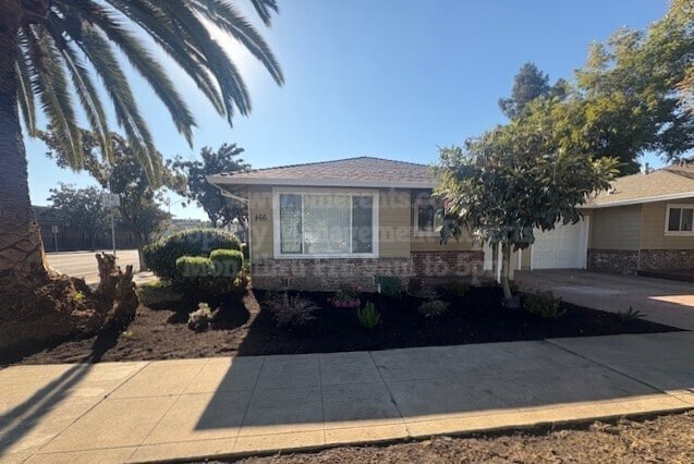 property at 466 E Pine St