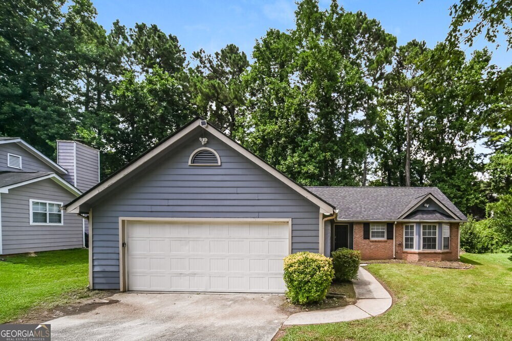 5951 Old Wellborn Trce in Lithonia, GA - Building Photo